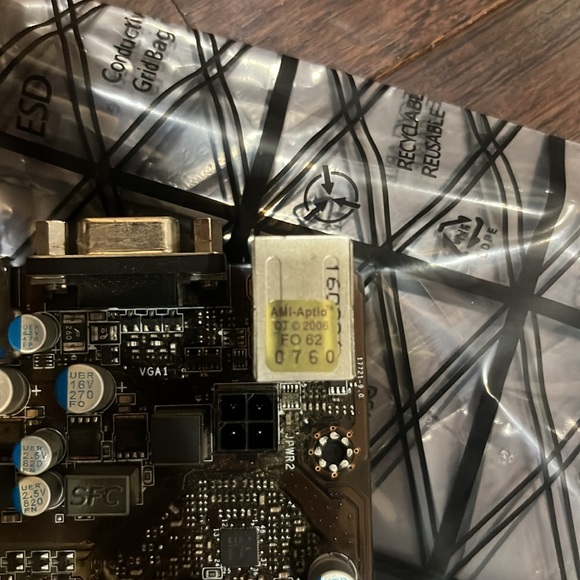 MSI motherboard - Picture 4 of 6